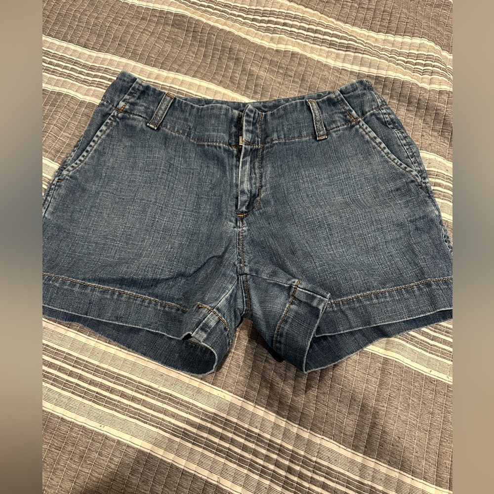 GAP Women's Denim Roll-Hem Shorts - Medium Blue